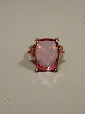 Bomb Party Resort! NWOT! Rose-Tone Cushion Cocktail Ring